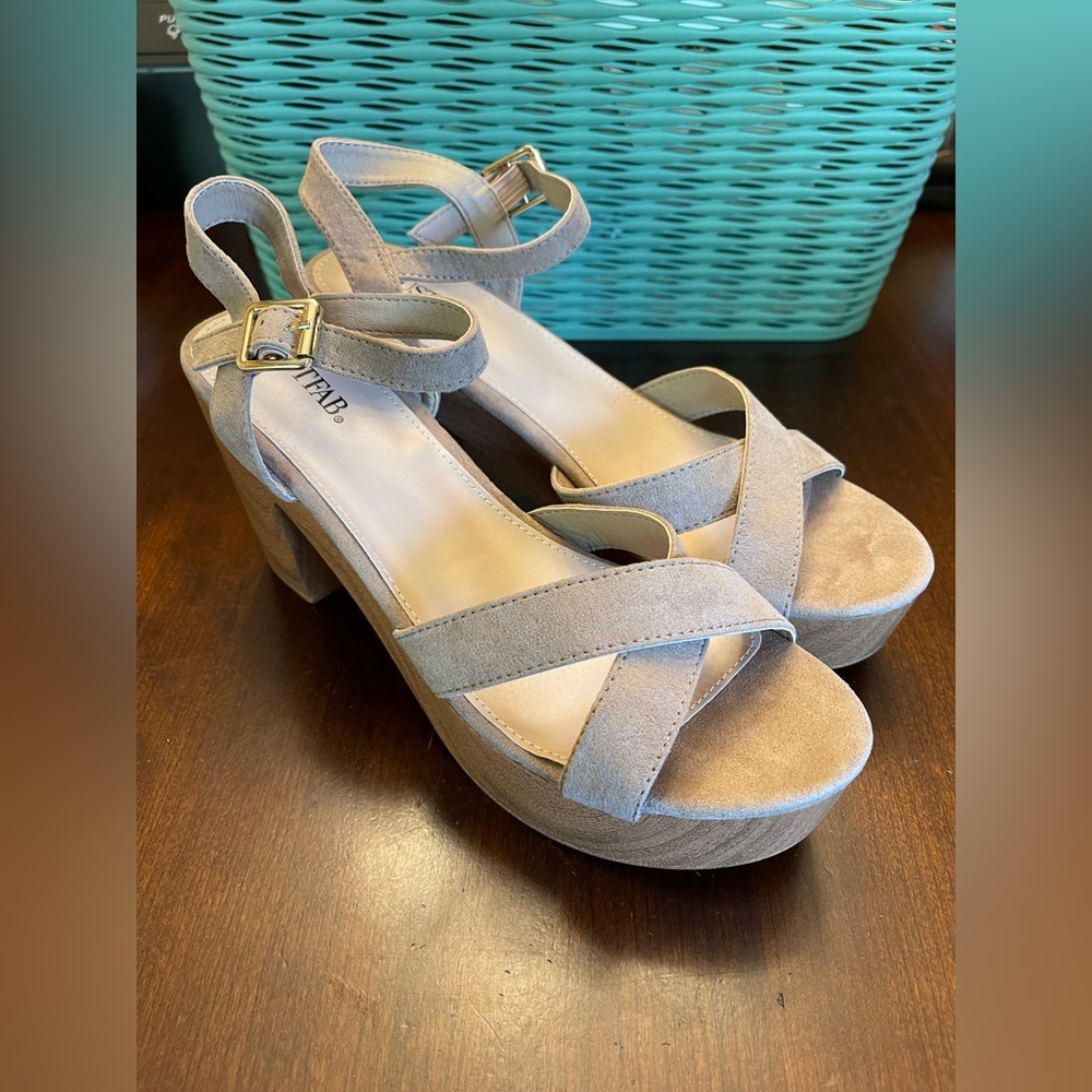 NWOT JustFab Wild At Heart Platform Casual Block Heels SZ 8.5
